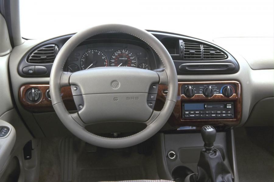  Mercury Mystique 1998 года  (фото 10 из 26)